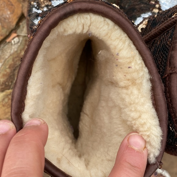 Women UGGS boots - Picture 7 of 13